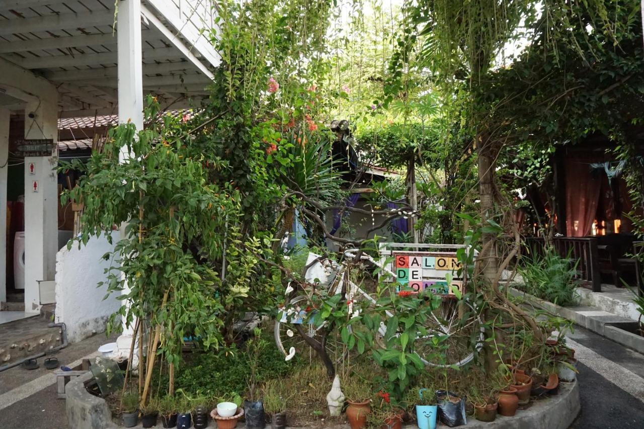 Salon De Nomad Gili T. Bed and Breakfast Gili Trawangan Exteriör bild